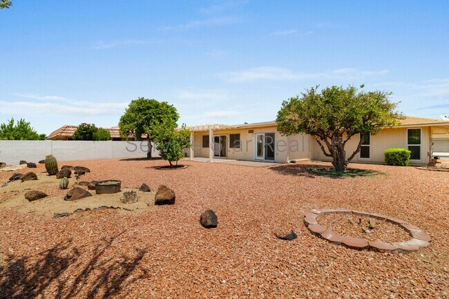 Building Photo - 9425 W Rolling Hills Dr