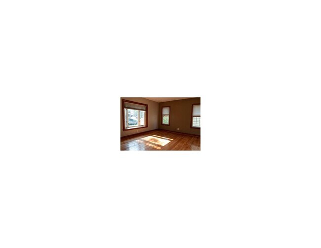 Building Photo - 3 bedroom 1.5 bath, single family close to McCarty Park