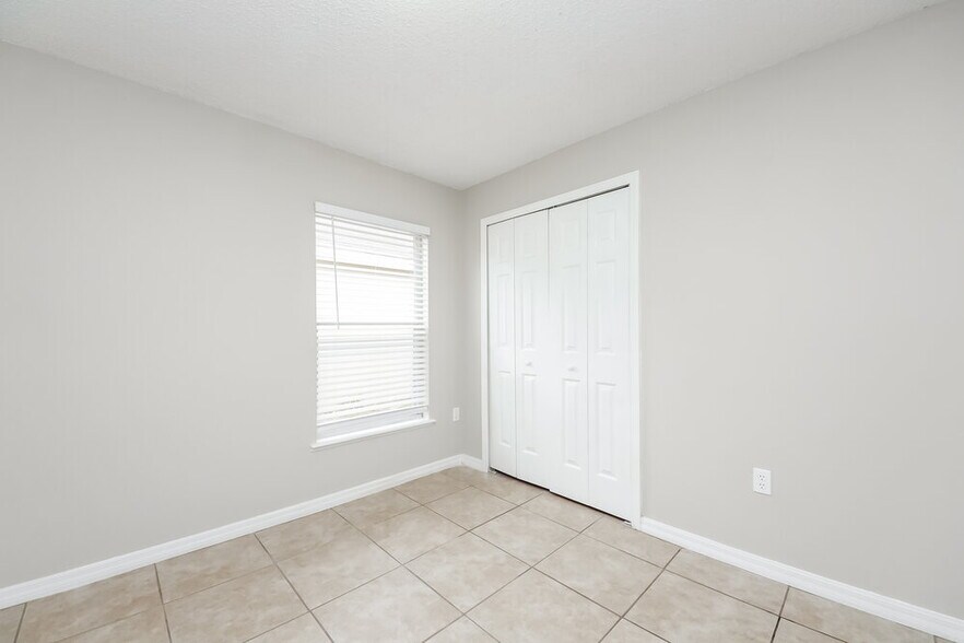 Building Photo - 1505 Sunset View Cir