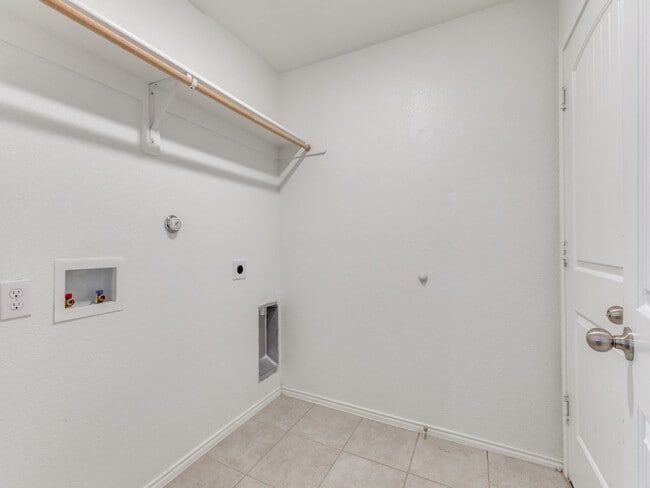 Building Photo - 229 Rosemary Dr