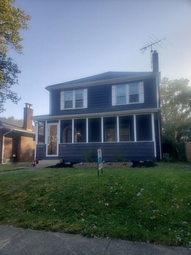 Building Photo - Driving Park Three Bedroom Two-Story