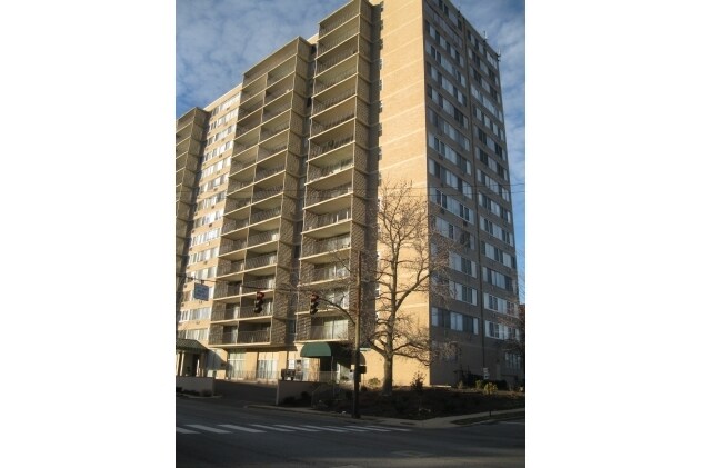 Building Photo - Fourteen-O-One Condos