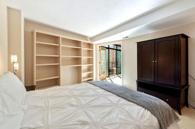 Building Photo - 22 Larimer St