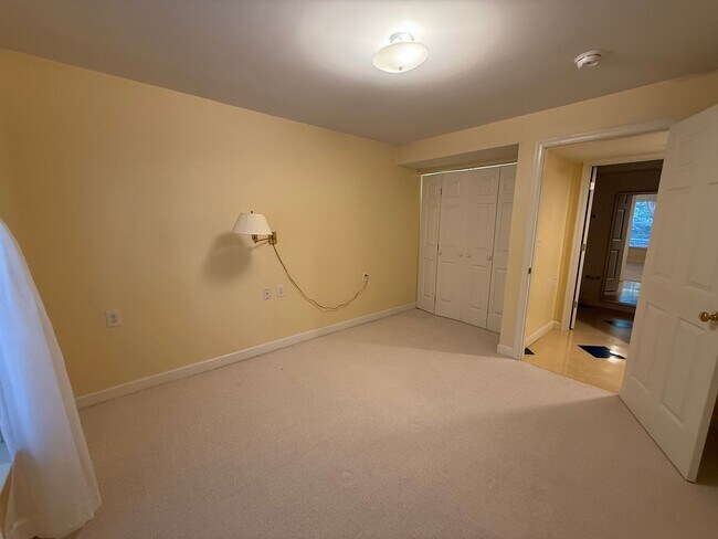 Building Photo - 935 Charter Oaks Dr