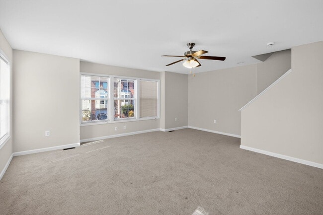 Building Photo - Welcome to a gorgeous end unit townhouse, located in the Heather Hills community.