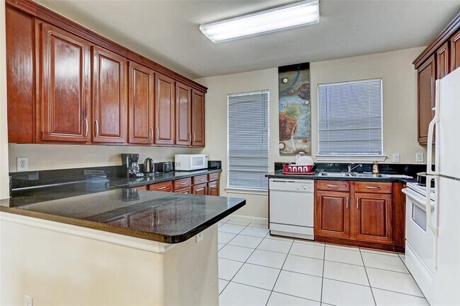 Building Photo - 2088 Laverne St