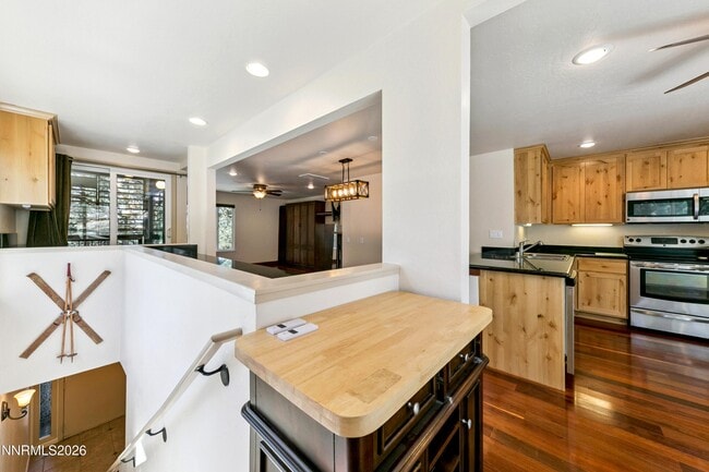 Building Photo - 215 Clubhouse Cir