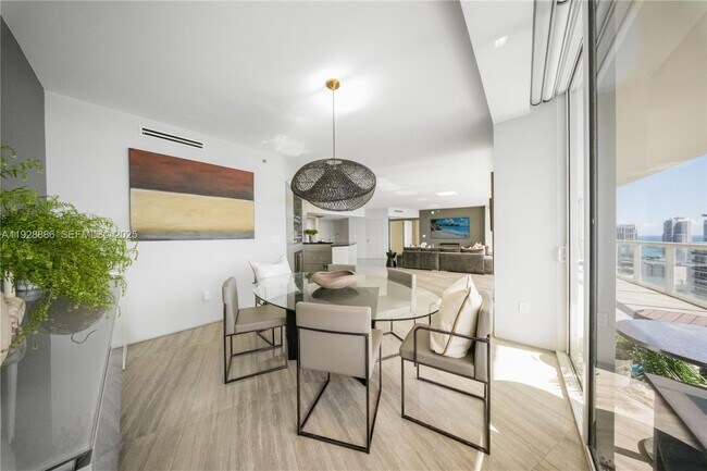 Building Photo - 450 Alton Rd