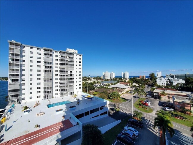 Building Photo - 1401 N Riverside Dr