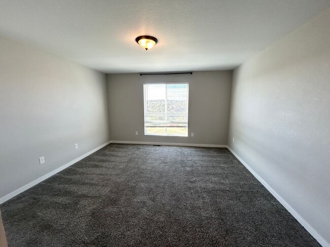Building Photo - Impressive 4 Bedroom Townhome Nestled in M...