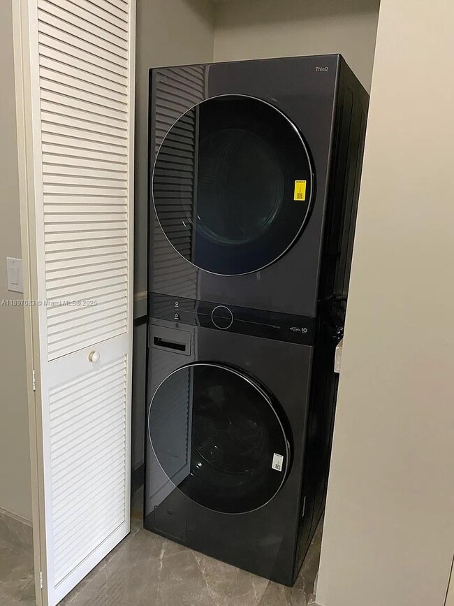 Building Photo - 1344 SW 2nd Ct