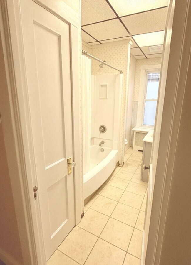 Building Photo - Charming Home in Wilson School District