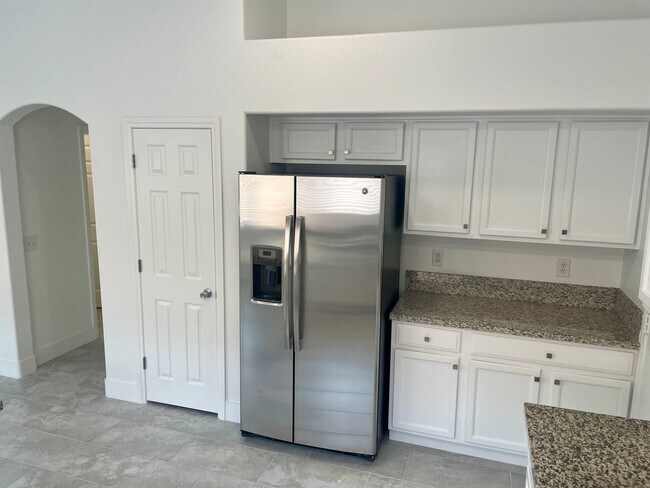 Building Photo - Fully Remodeled 3 bedroom Stallion Mountai...