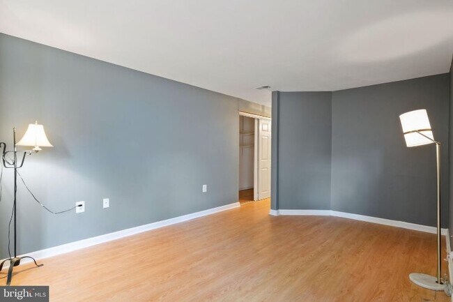 Building Photo - 4463 Pembrook Village Dr