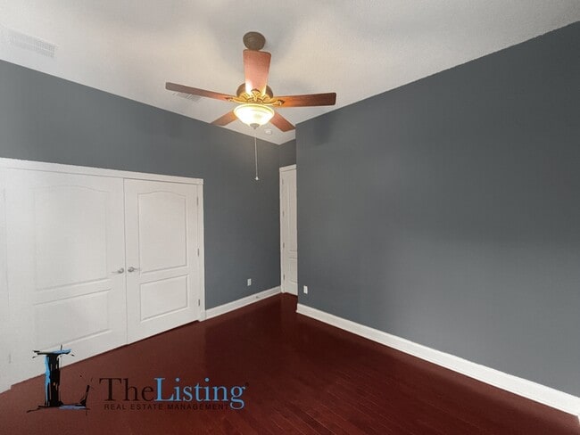 Building Photo - 827 Meridale Ave