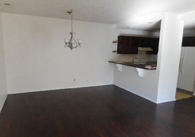 Building Photo - 1862 Tryon Dr