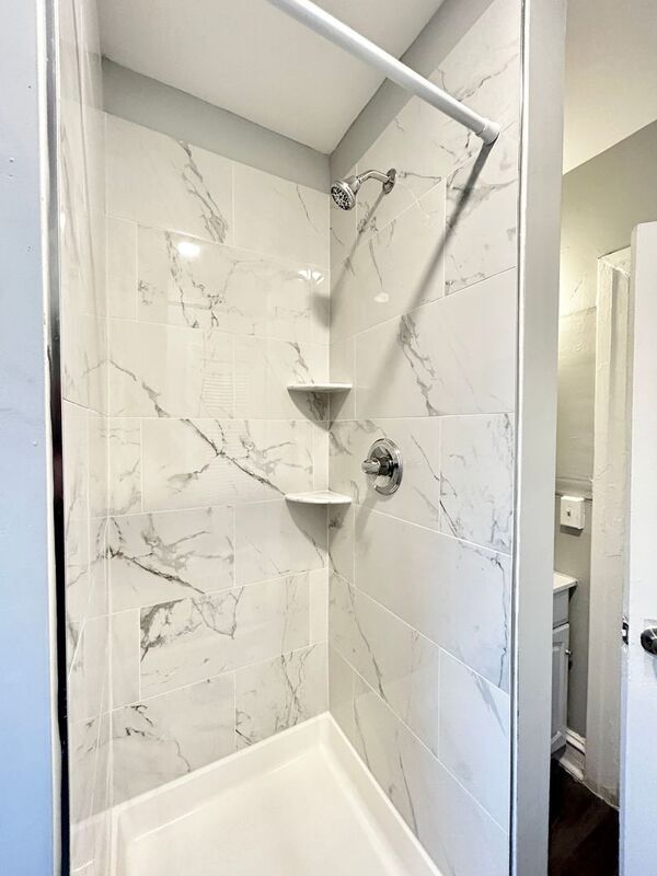 Building Photo - 307 Dolphin St