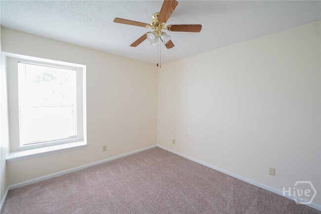 Building Photo - 102 Whippoorwill Ln E