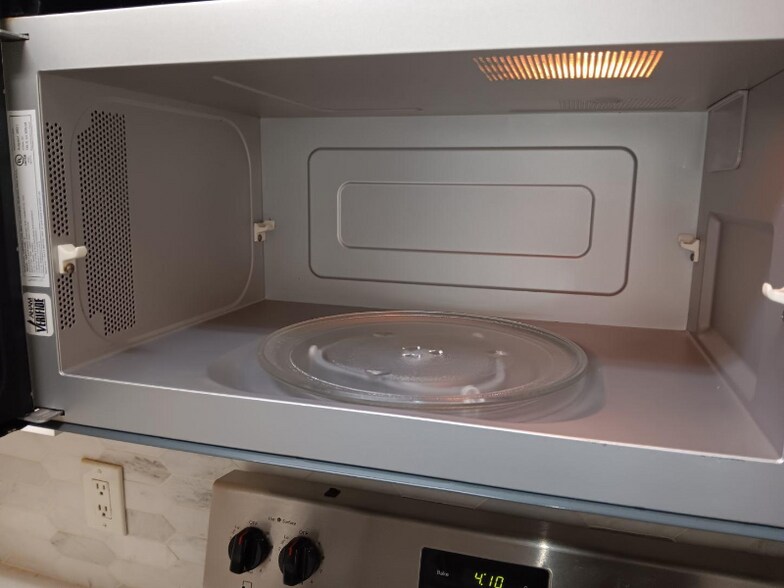 Building Photo - 7025 Hemlock Ave