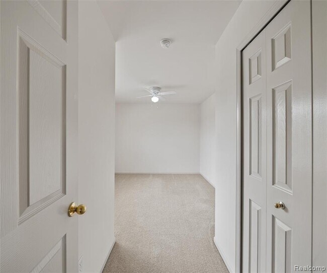 Building Photo - 5864 Willow Ridge Dr