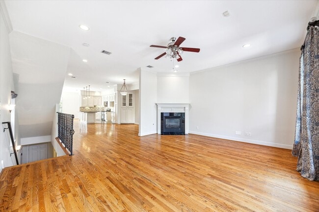 Building Photo - 1231 W Pierce St