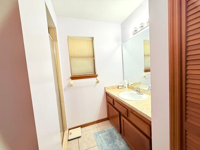 Building Photo - 219 Broadmoor Rd