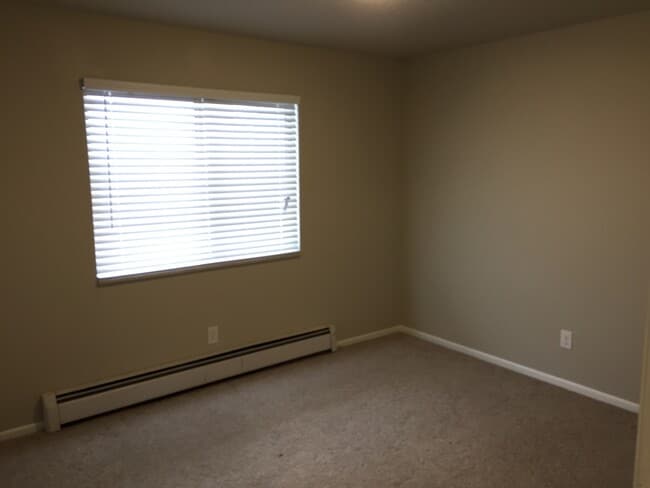 Building Photo - Long Term Rental- Dillon Valley East Q303