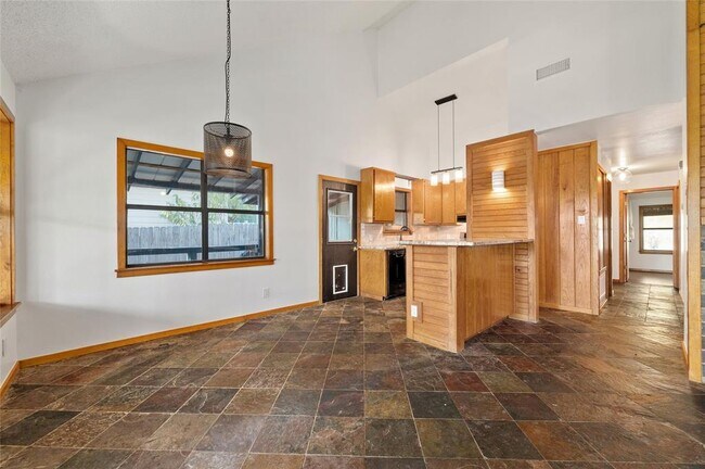 Building Photo - 2107 Rain Water Dr
