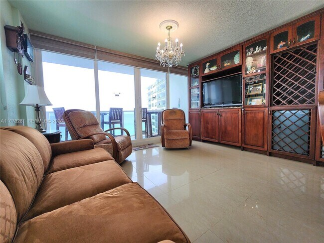 Building Photo - 3505 S Ocean Dr