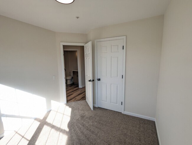 Building Photo - 7122 Collinsworth Pl