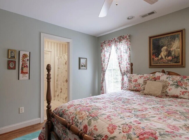 Building Photo - Luxury Waterfront Rental in Gated Montebello Community