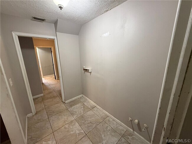 Building Photo - 5560 S Garcia Terrace