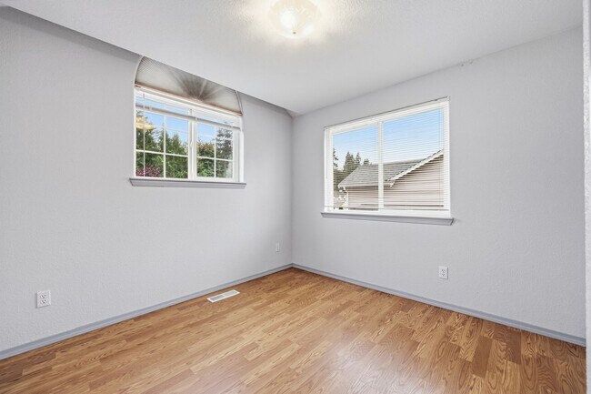 Building Photo - 6748 3rd Way SE