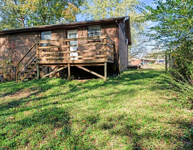 Building Photo - On Special: Two Bedroom Duplex in Hermitage!