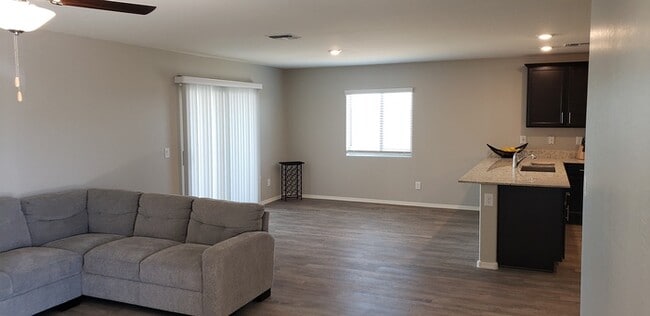 Building Photo - Beautifully upgraded home in Mission Ranch.