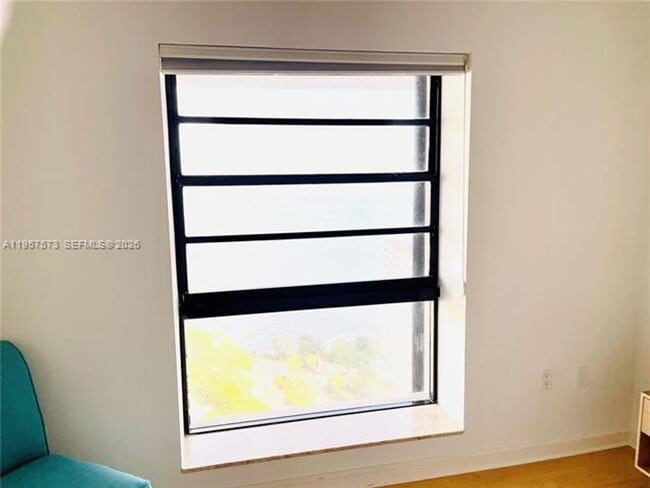 Building Photo - 151 SE 15th Rd