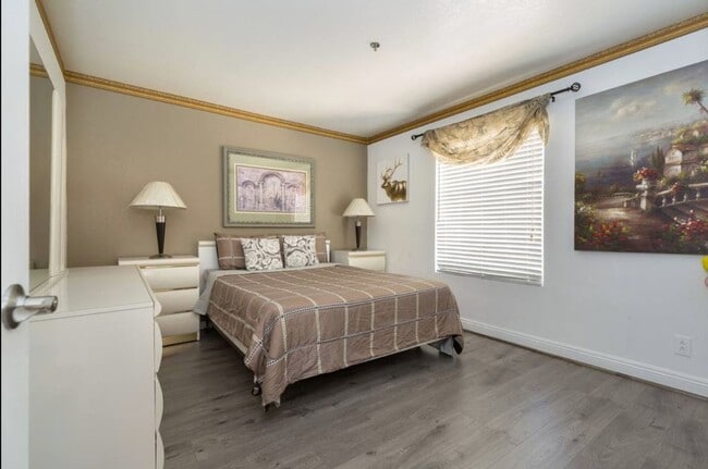 Building Photo - **$500 OFF 1ST MONTH RENT!!** Super Cute 1...