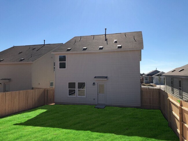 Building Photo - 1950 SF Home in San Antonio - 4 BR /2 BA - WATERWHEEL!!!