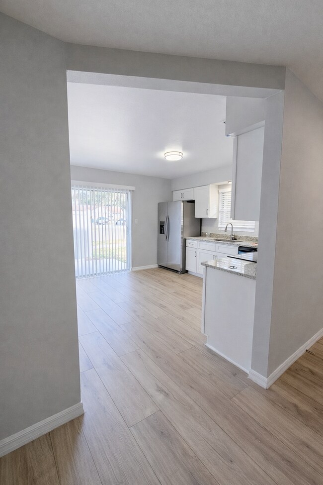 Building Photo - Stunning Remodeled 3BR Duplex in Oviedo with Modern Upgrades