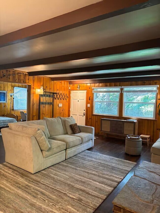 Building Photo - Vintage 5 bedroom Home with Three Car Garage