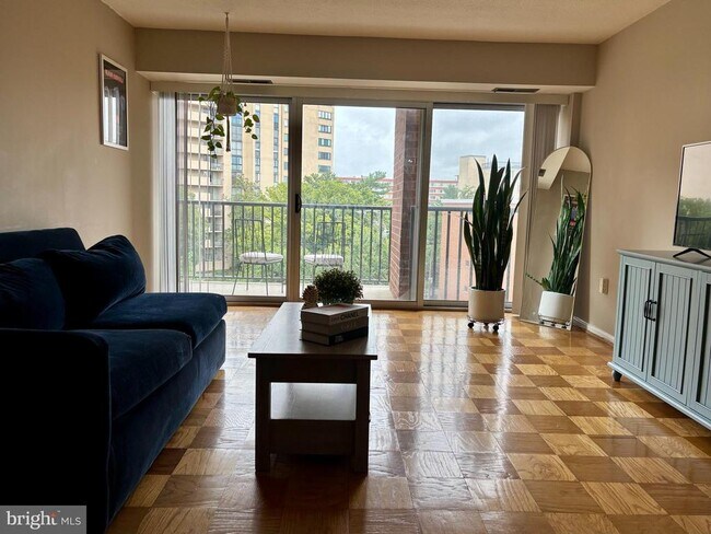 Building Photo - 1300 Army Navy Dr
