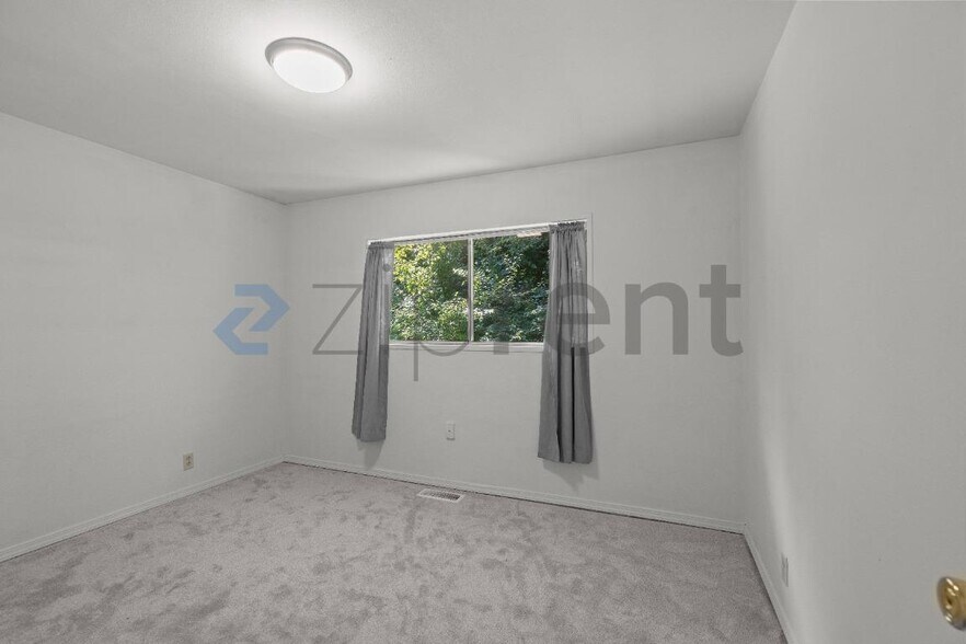 Building Photo - Unit Main House