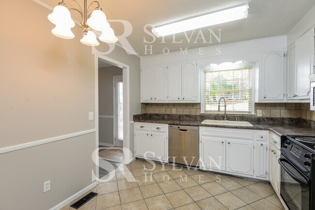 Building Photo - Coming HOME never felt so good!