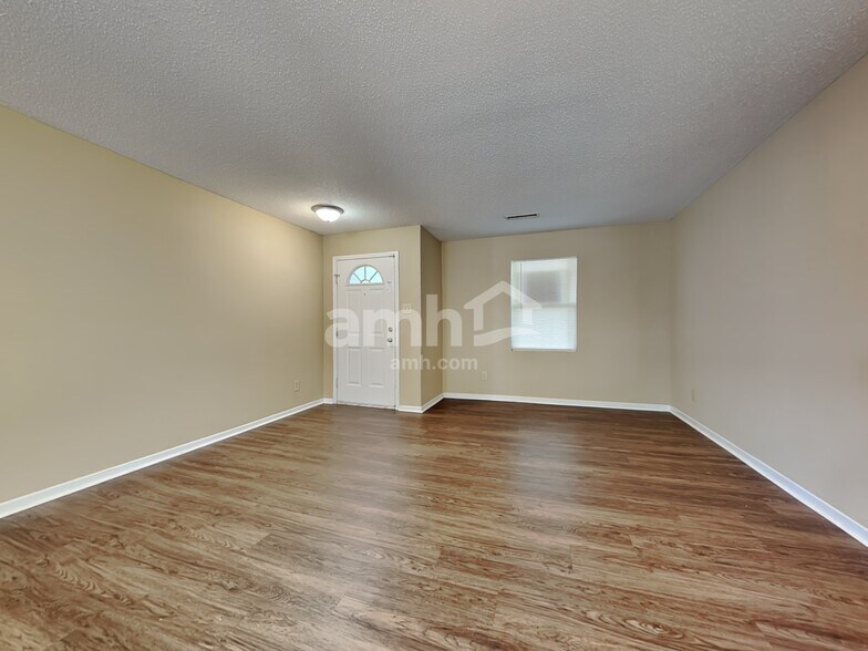 Building Photo - 1701 Blue Grass Pky