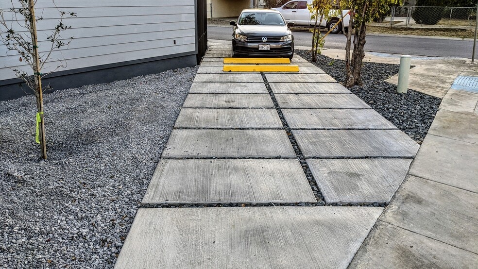 Building Photo - 919 Hendricks Ave