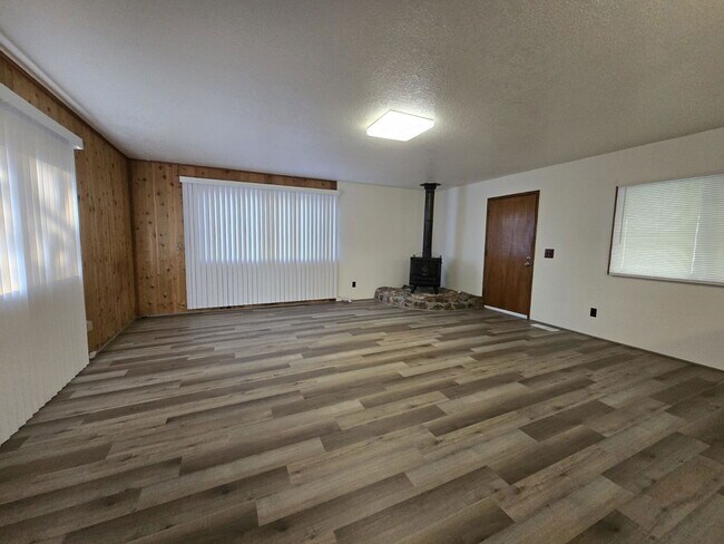 Building Photo - 1800 NW Lynwood St