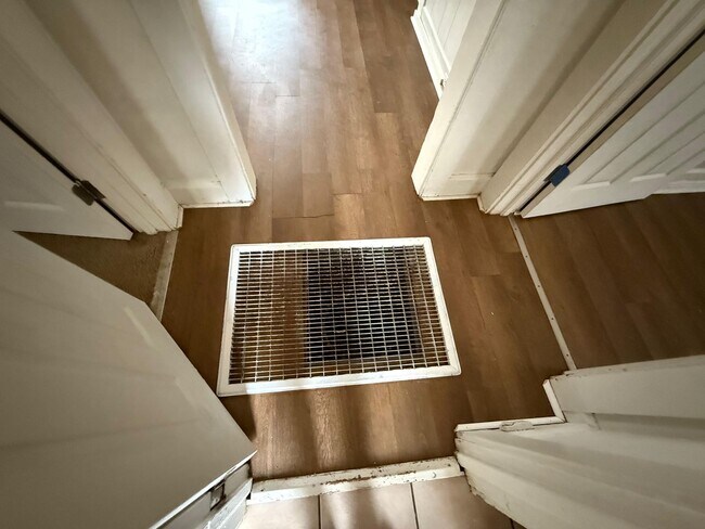 Building Photo - AVAILABLE NOW!