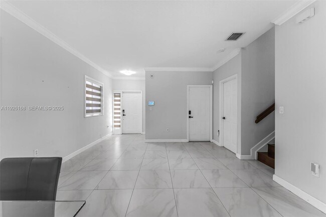 Building Photo - 239 SE 31st Terrace