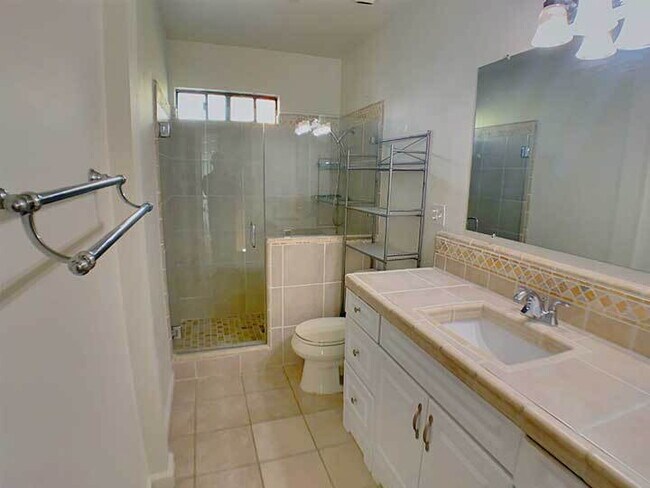 Building Photo - Darling 2 bed, 1.5 bath condo near Lyons Park and downtown Placerville!