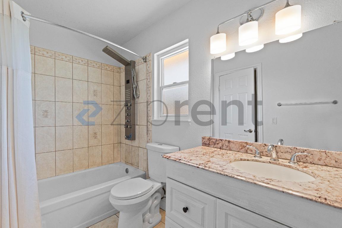 Building Photo - Unit